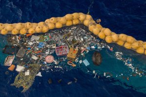Dutch-Built Barrier Hauls 20,000 Pounds of Debris From Pacific
